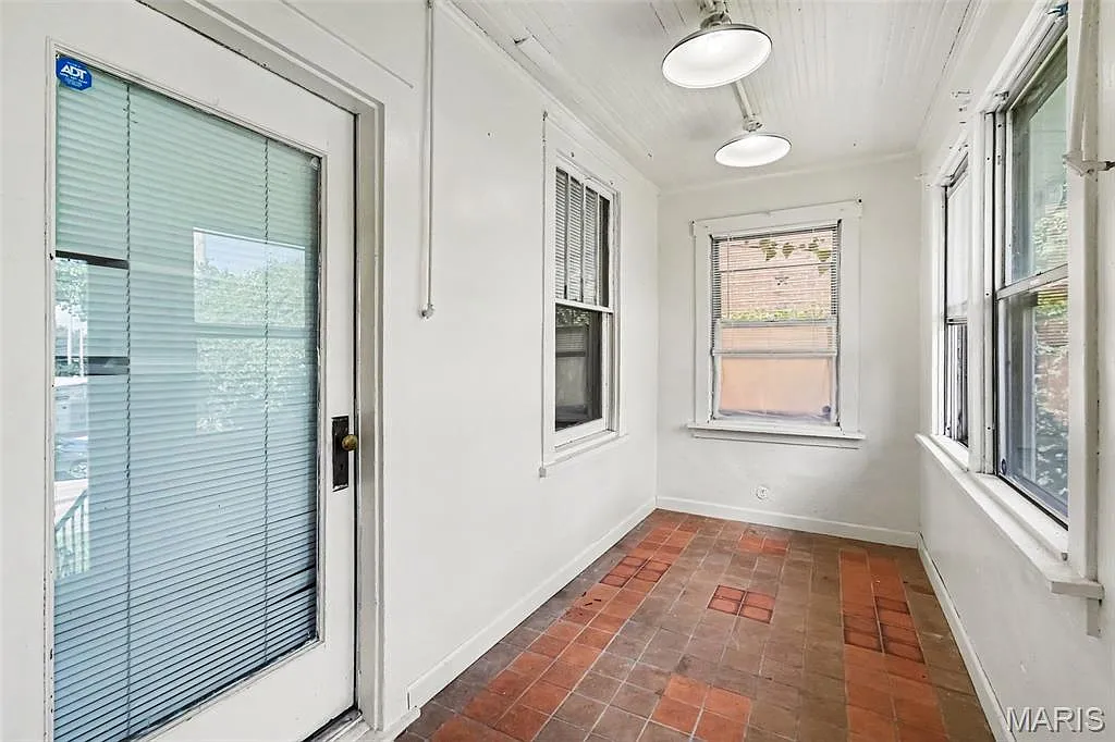 3 bed, 2.0 bath, 1323 sqft, $1,485 — Photo 3