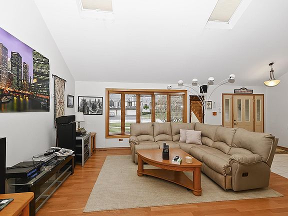3rd image of 9230 175th St