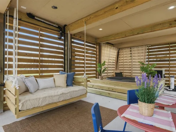 2622 Avenue M 1/2, Galveston, TX 77550