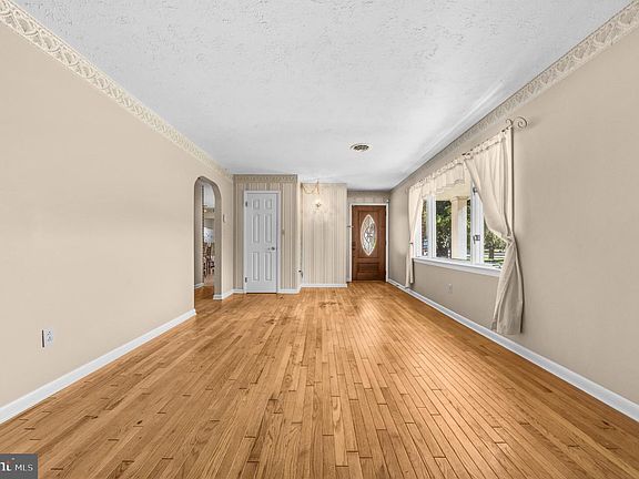 3rd image of 476 Dungadin Rd