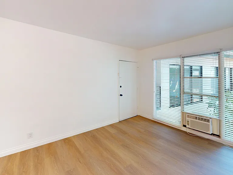 The Claire Manor Apts — Photo 31