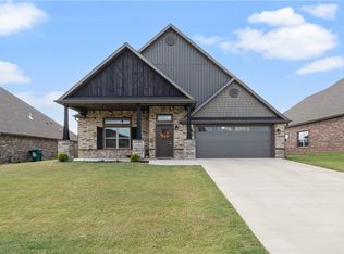 1061 Bootleg Rd, Bentonville, AR 72713