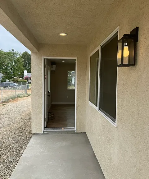 2026 E Washington Ave — Photo 1