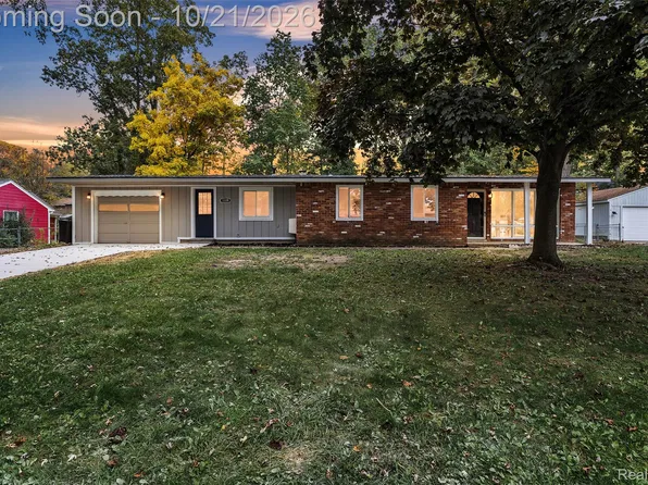1339 Delta Rd, Walled Lake, MI 48390