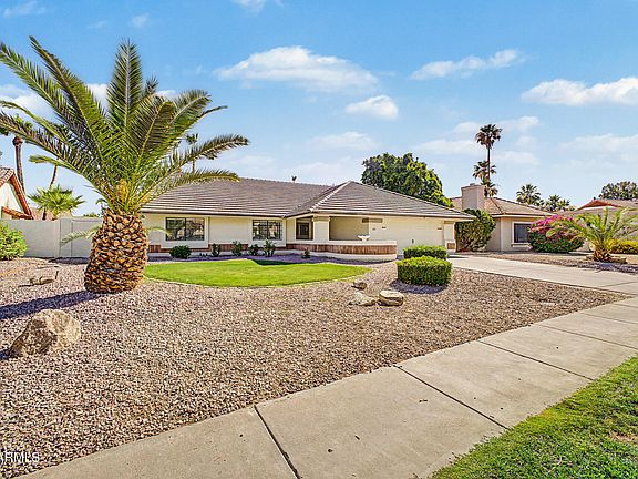3rd image of 6725 W UTOPIA Road