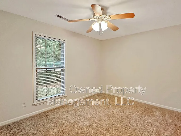 105 Pryors Ln — Photo 33