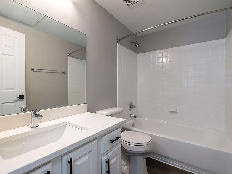 Centennial Park Apartments — Photo 20