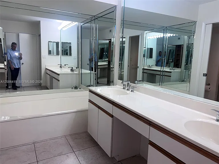 3600 Mystic Pointe Dr #511 — Photo 6