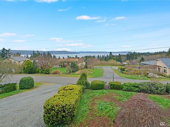 2nd image of 26476 Circle Dr NW