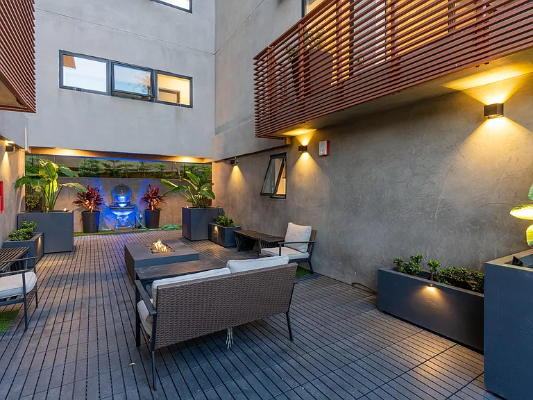 916 Westbourne Dr #203 — Photo 14
