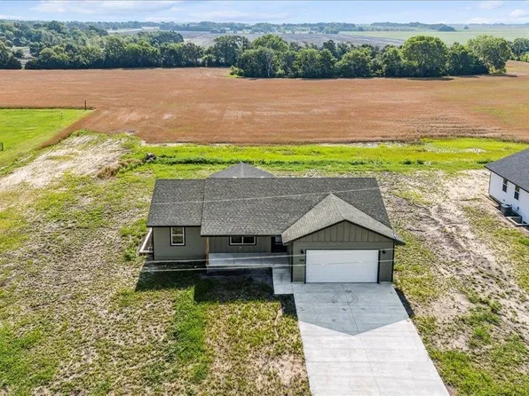 300 S Commercial Ave, Sedgwick, KS 67135