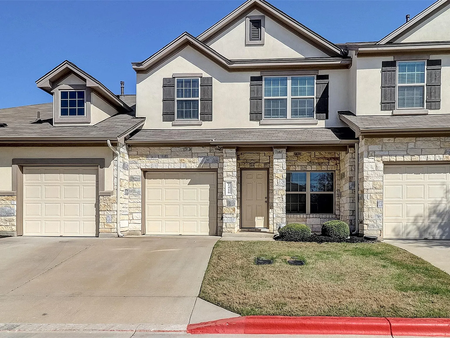 3 bed, 2.5 bath, 1565 sqft, $2,050 — Photo 2