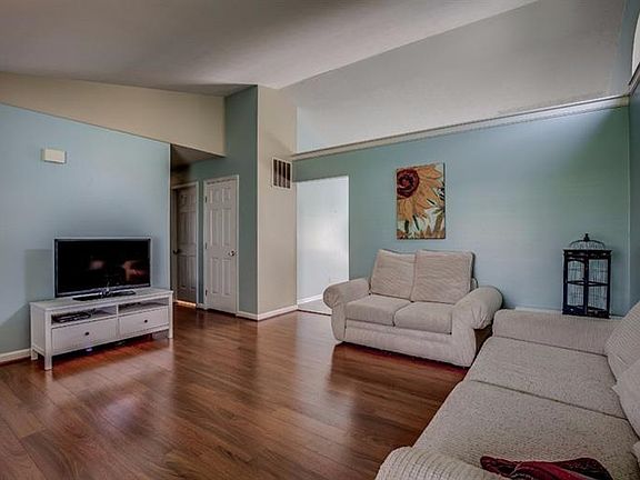 5th image of 1227 Constitution Dr
