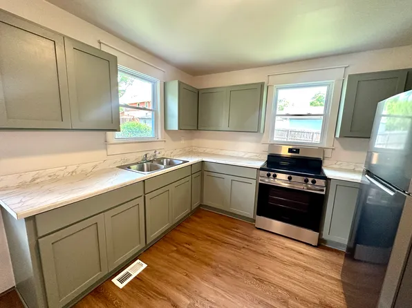 15 Lermann Dr, Greenville, SC 29605