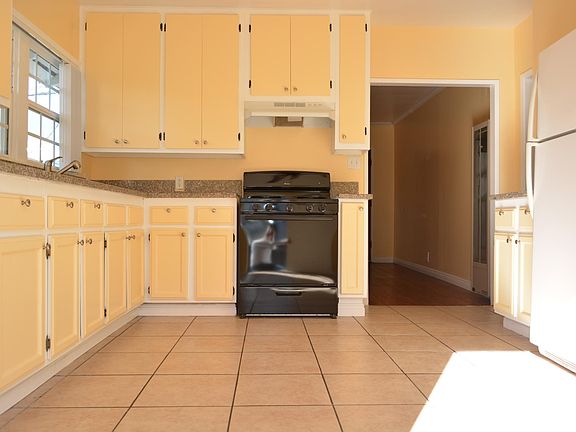 LIGHT AND BRIGHT KITCHEN