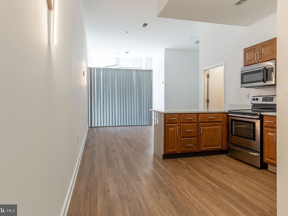 1st image of 109 W Wildey St Unit 106