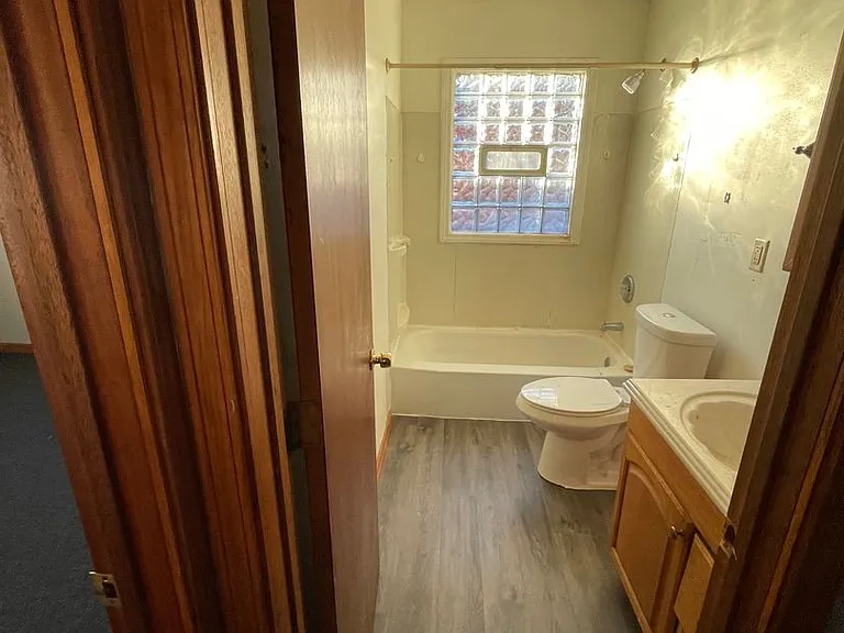 8809 W Villard Ave — Photo 2
