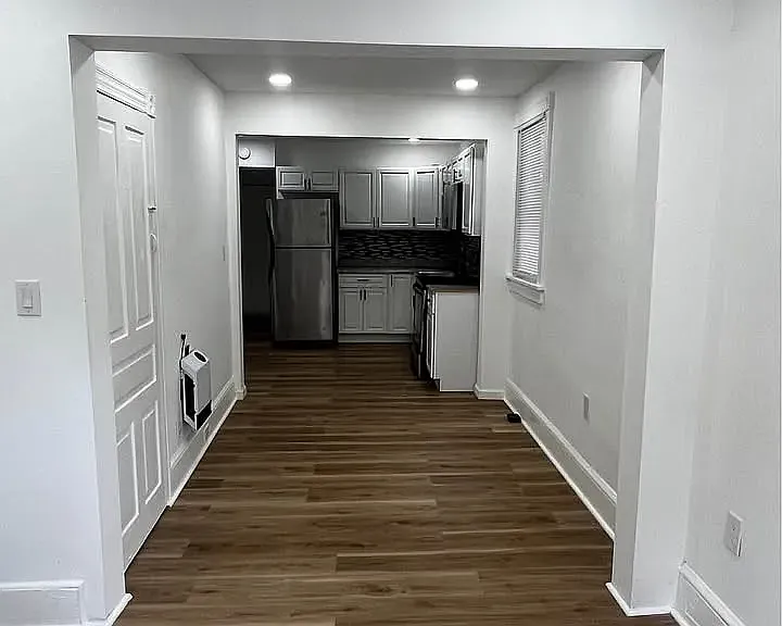 312 Bell Aly — Photo 2