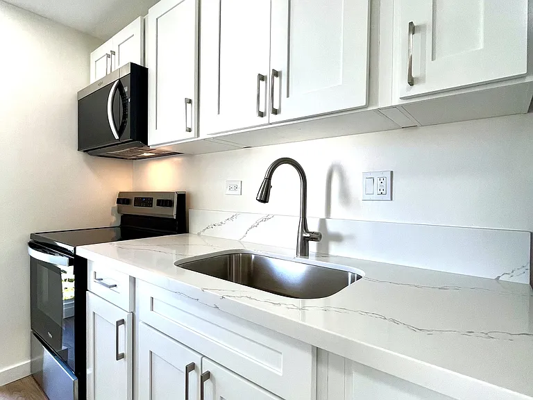 647 Kunawai Ln #613 — Photo 4