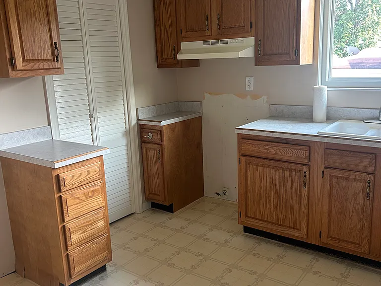 9800 Stanalouise Dr — Photo 2