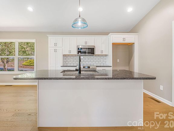 3rd image of 1196 Crabtree Rd