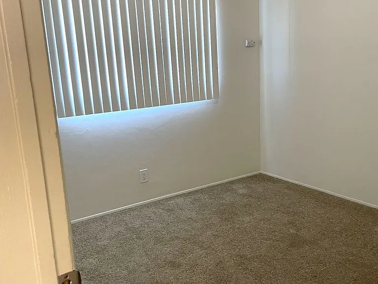 2638 Linden Ave #4 — Photo 7