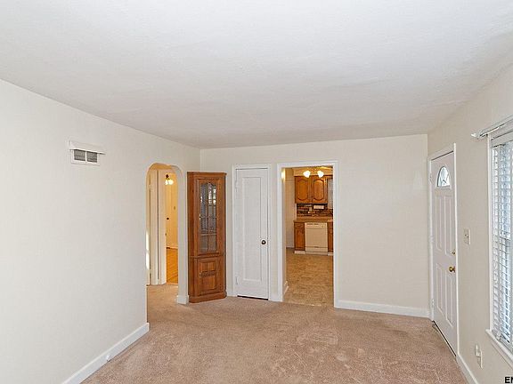 3rd image of 16 N Elmhurst Ave