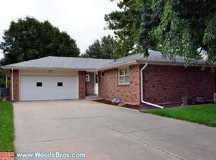 5816 Brookview Dr, Lincoln, NE 68506