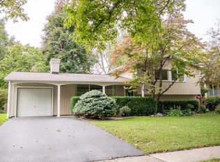 1015 Lincolnshire Dr, Champaign, IL 61821