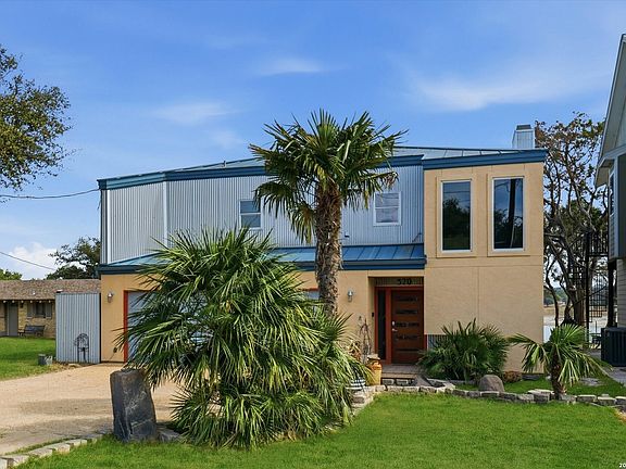 2nd image of 570 Rimrock Pass