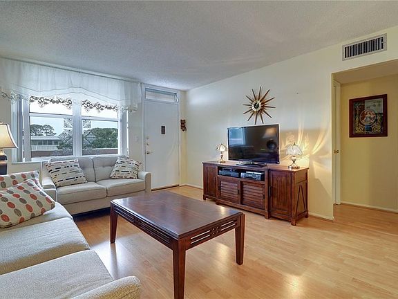 4th image of 4715 Bay St NE APT 321