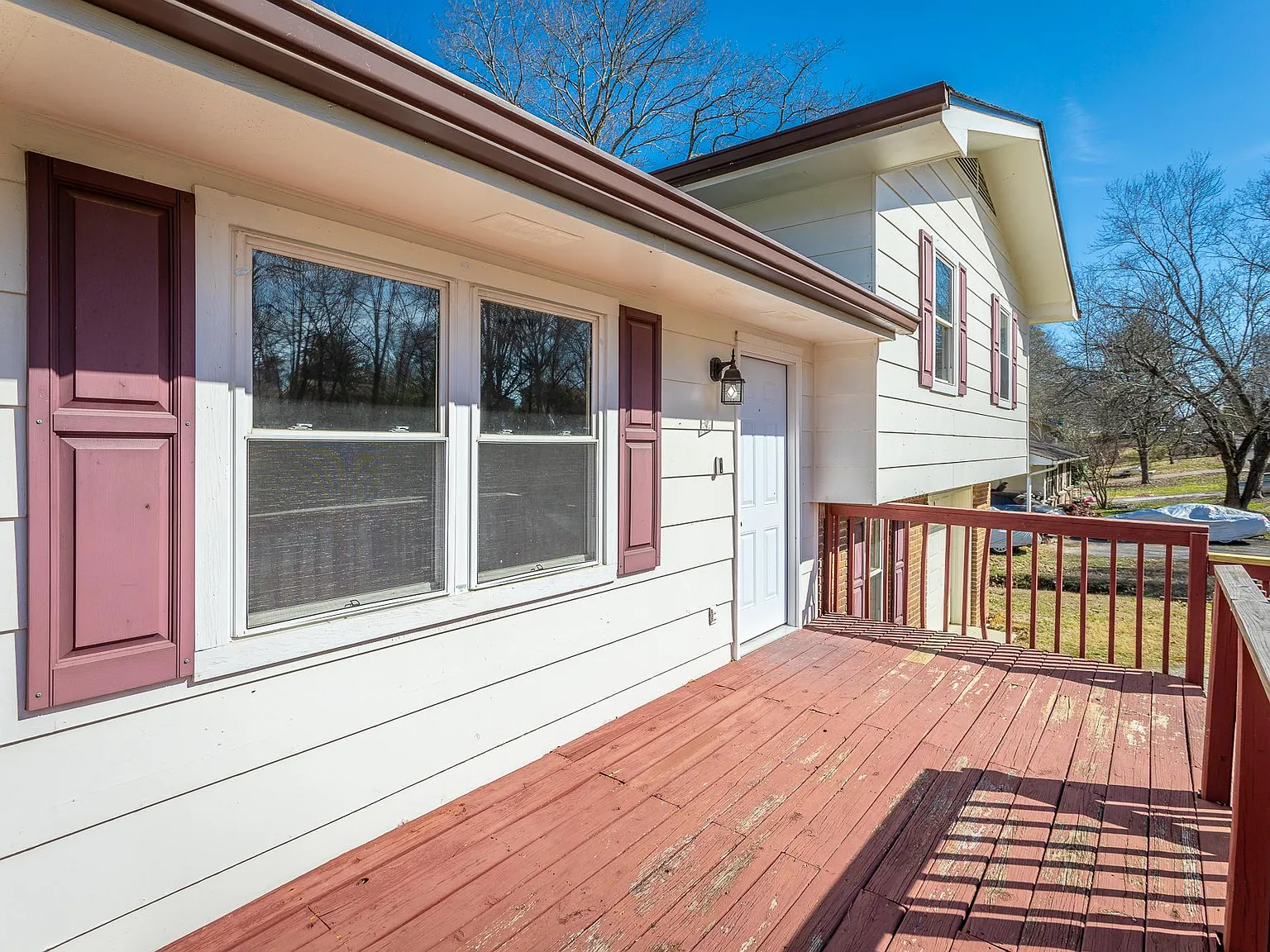 1613 N Chester Rd — Photo 2
