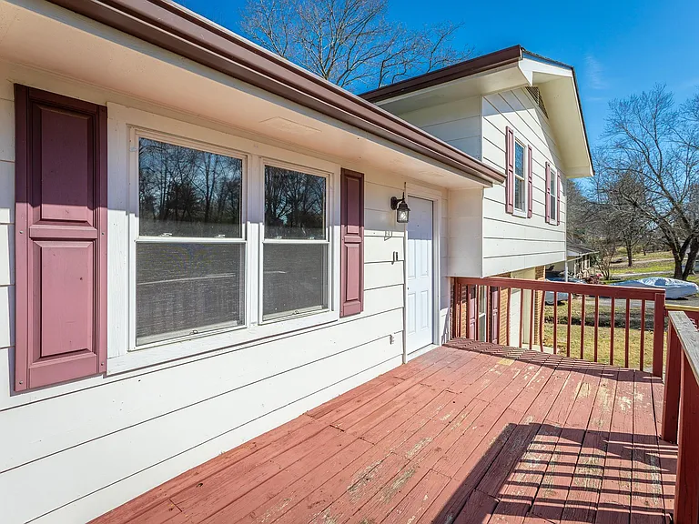 1613 N Chester Rd — Photo 2