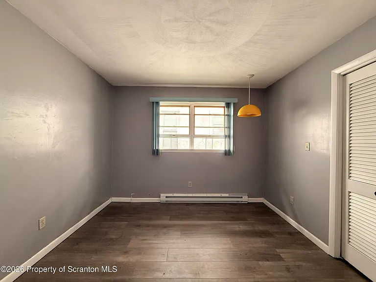 328 Crown Ave — Photo 5