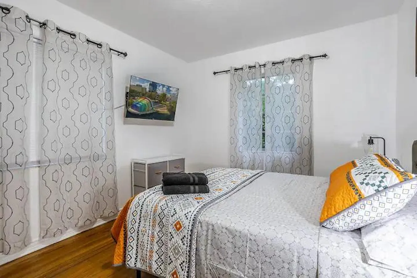 3 bed, 667 sqft, $700 — Photo 2