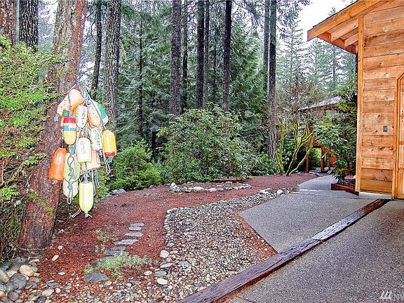 2nd image of 611 E Beach Dr