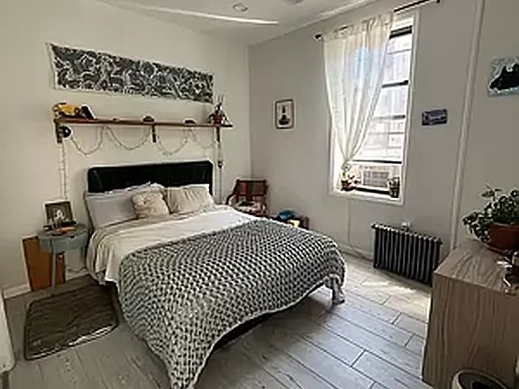 5th image of 762 Franklin Ave APT 2R
