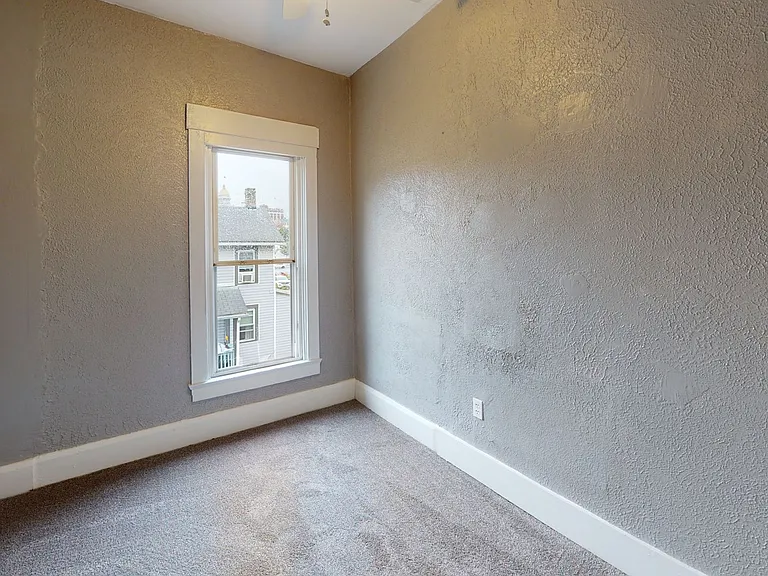33 Westminster Avenue — Photo 12