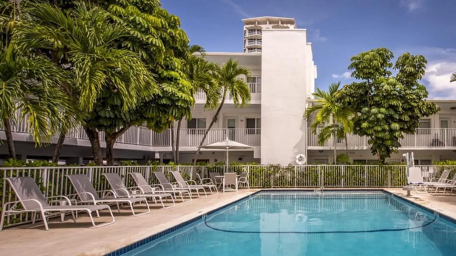 2 bed, 2.0 bath, 430 sqft, $6,978 — Photo 2