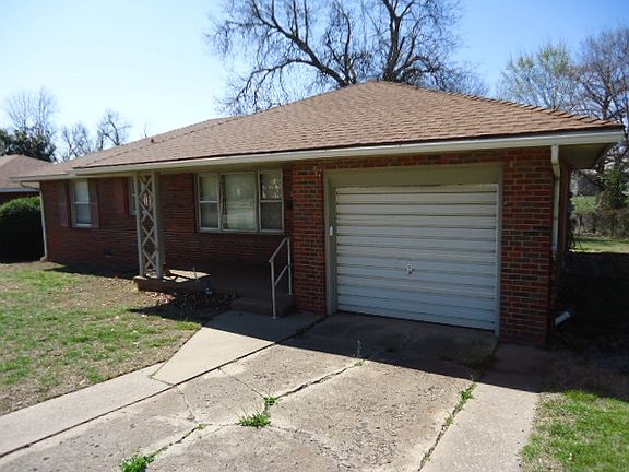 2nd image of 1716 Donahoe Dr