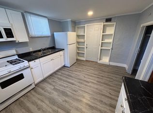 602 E Grove St #B1, Bloomington, IL