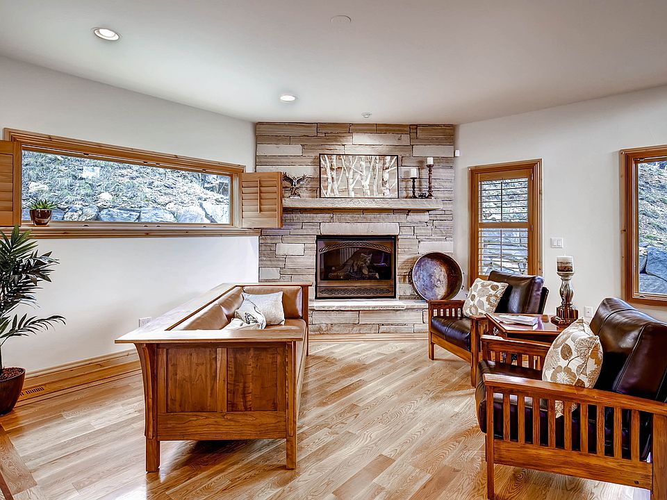 2nd image of 1044 Nob Hill Rd
