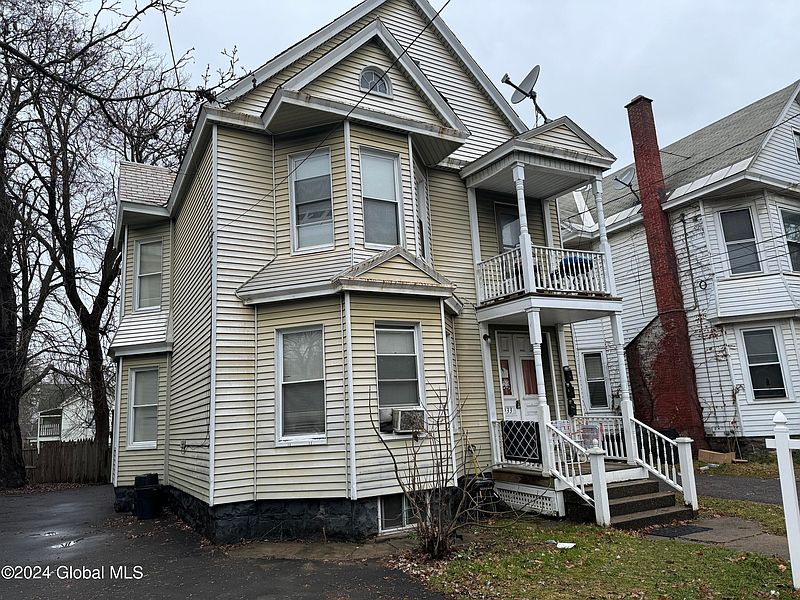 2nd image of 1033 University Place