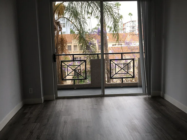Catalina Apartments — Photo 43