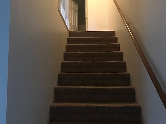 3rd image of 812 Barry Ct #1