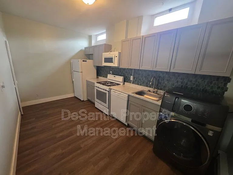 425 Walnut St #2 — Photo 30
