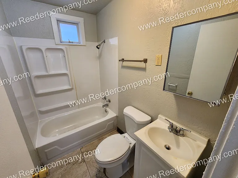 4915 Homerlee Avenue — Photo 17