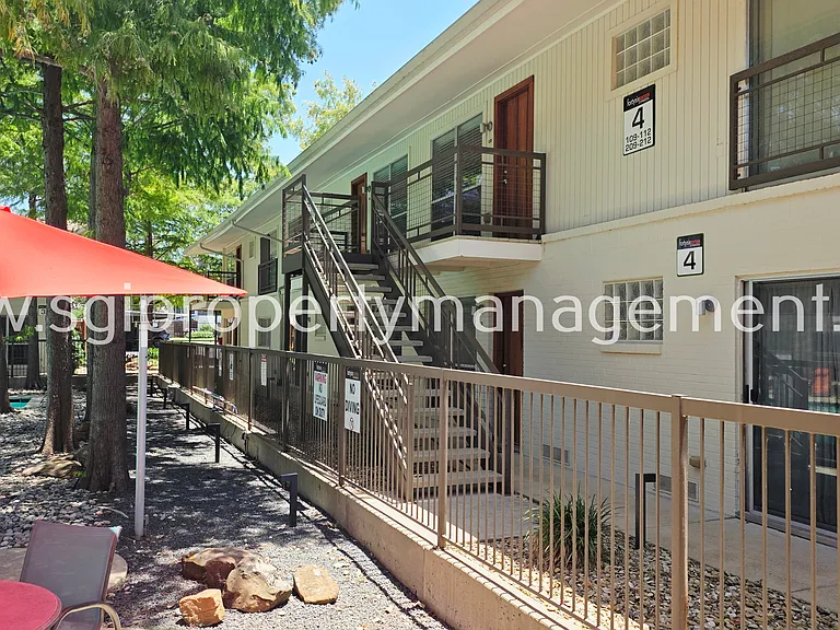 4616 W Lovers Ln — Photo 22