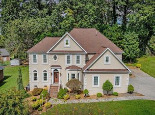 628 Red Oak Plantation Dr, Kingsport, TN 37663