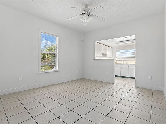 4th image of 315 E Harwood St Unit 2